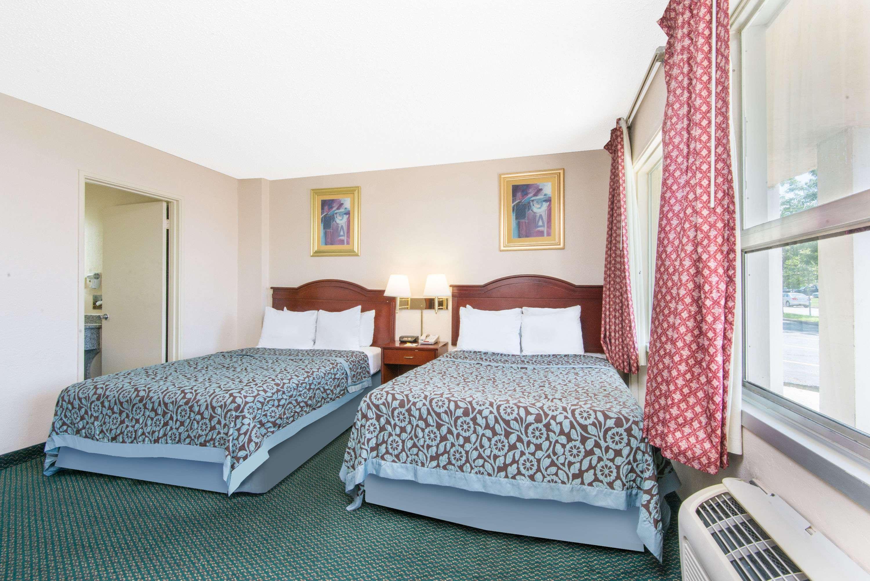 Days Inn & Suites By Wyndham Wichita East Eksteriør bilde