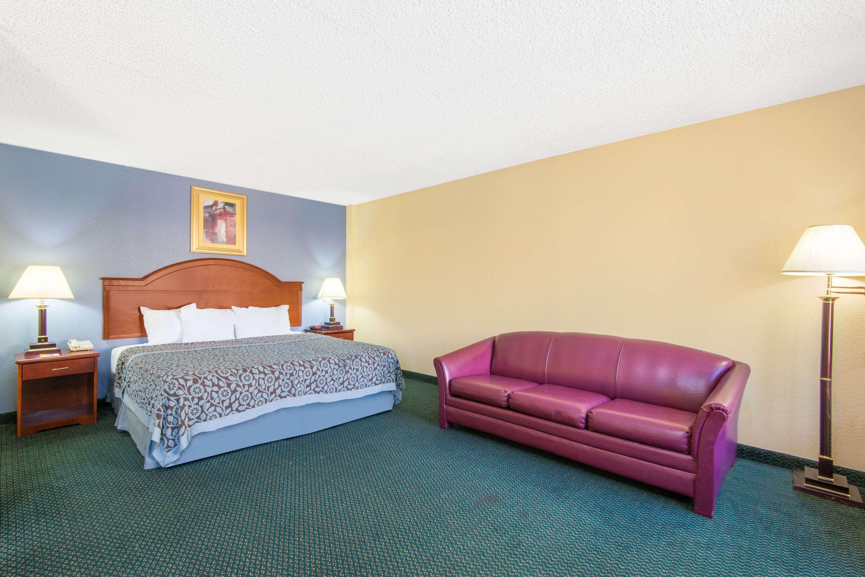 Days Inn & Suites By Wyndham Wichita East Eksteriør bilde