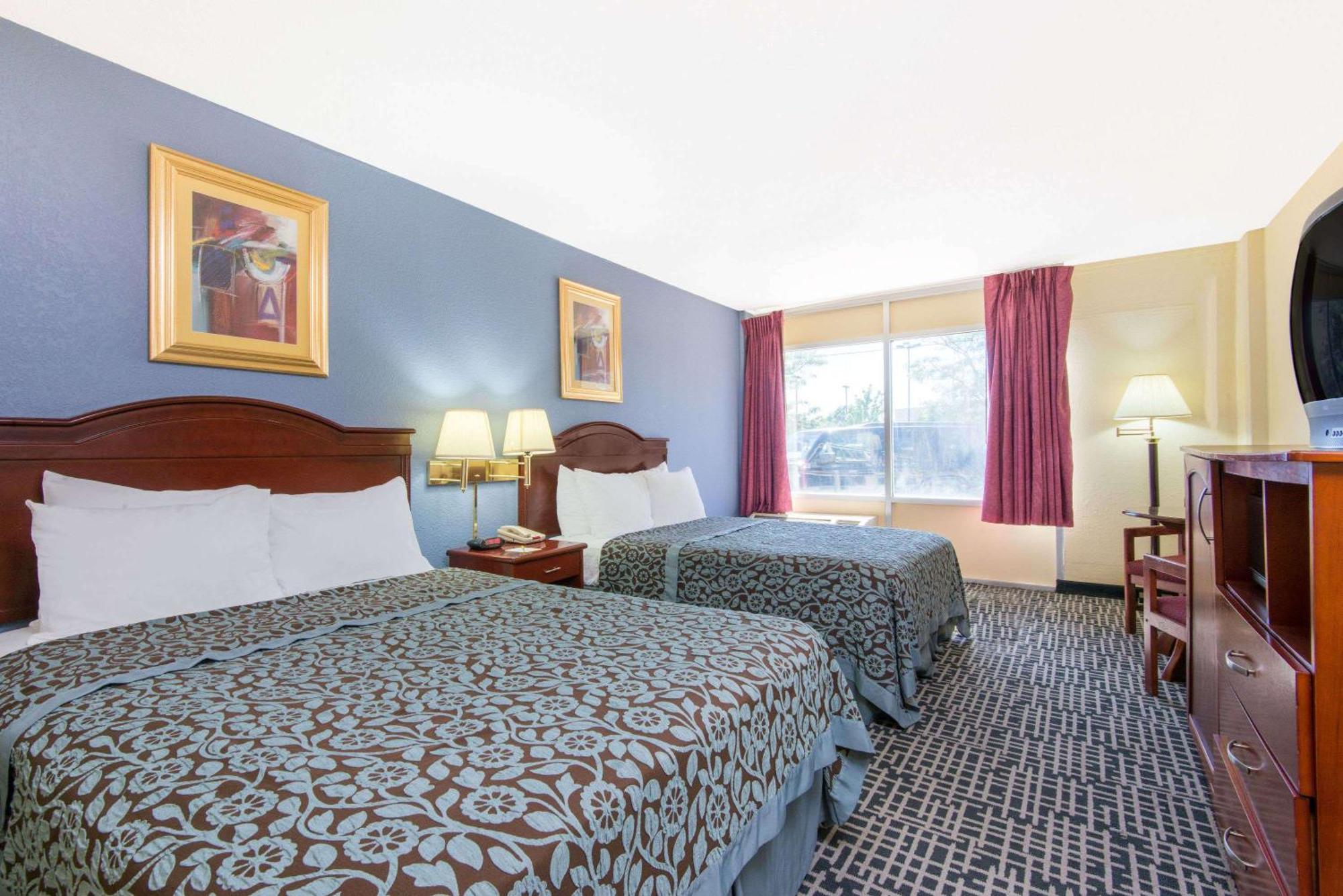 Days Inn & Suites By Wyndham Wichita East Eksteriør bilde