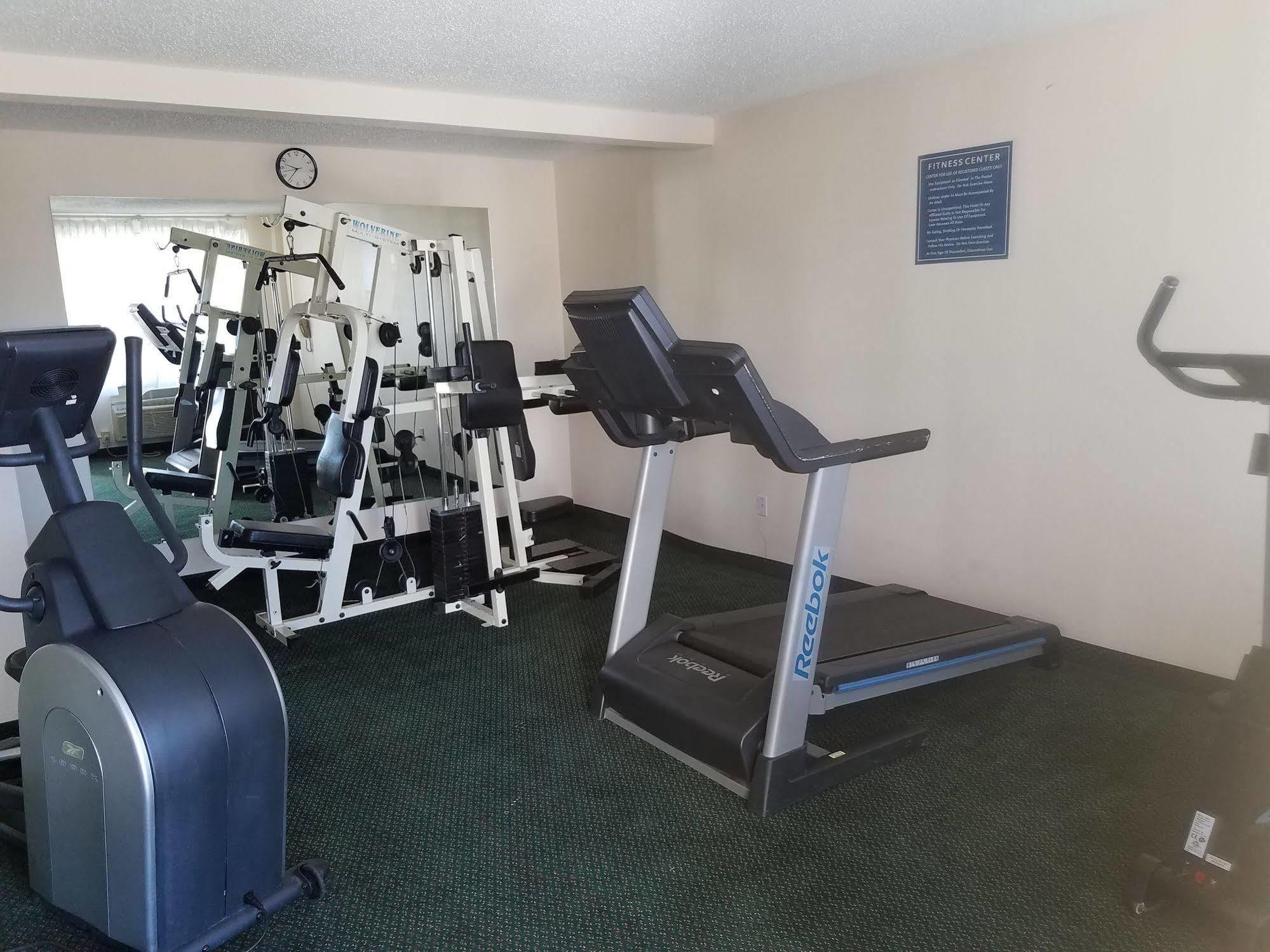 Days Inn & Suites By Wyndham Wichita East Eksteriør bilde